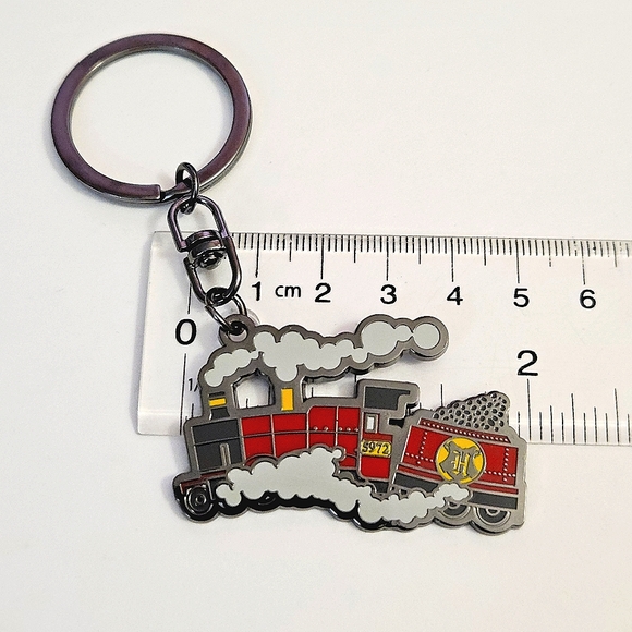 Hogwarts Express Enamel Keychain - Picture 5 of 5